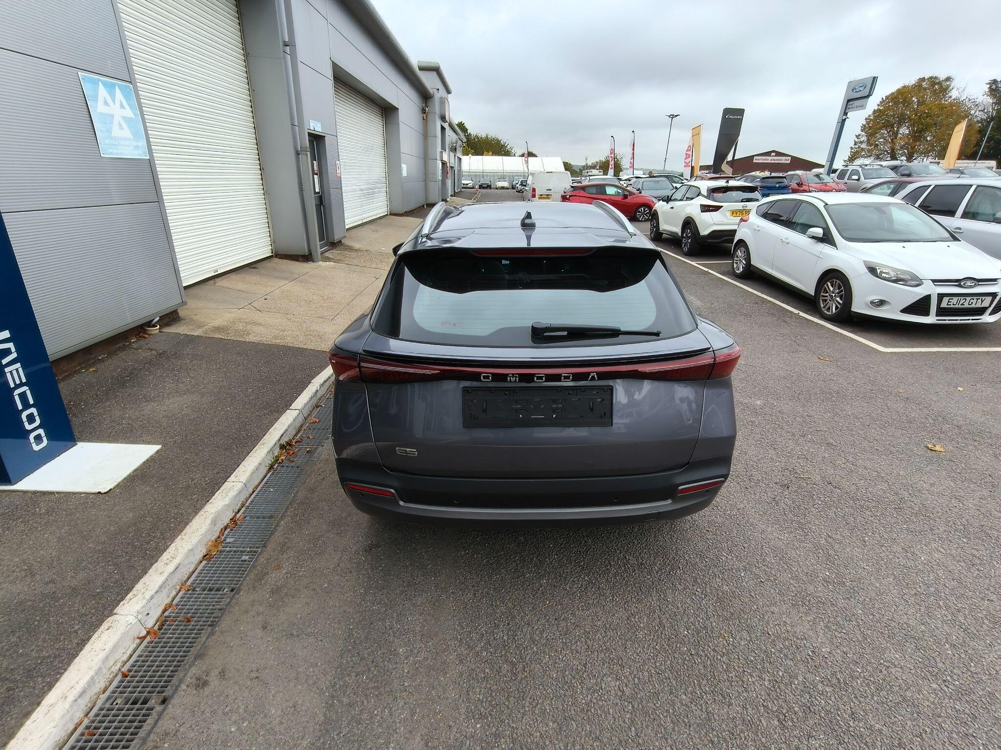 Large vehicle image